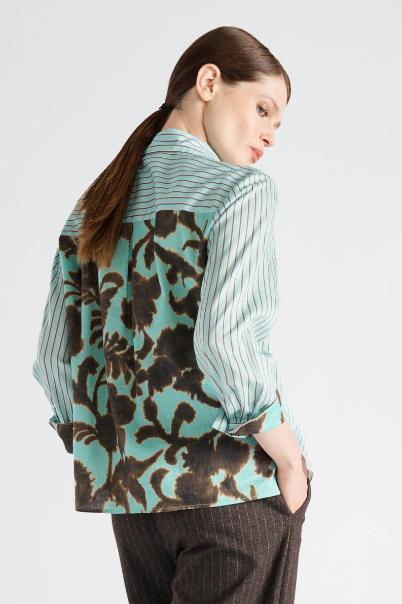 Striped shirt with print on the back and cuffs