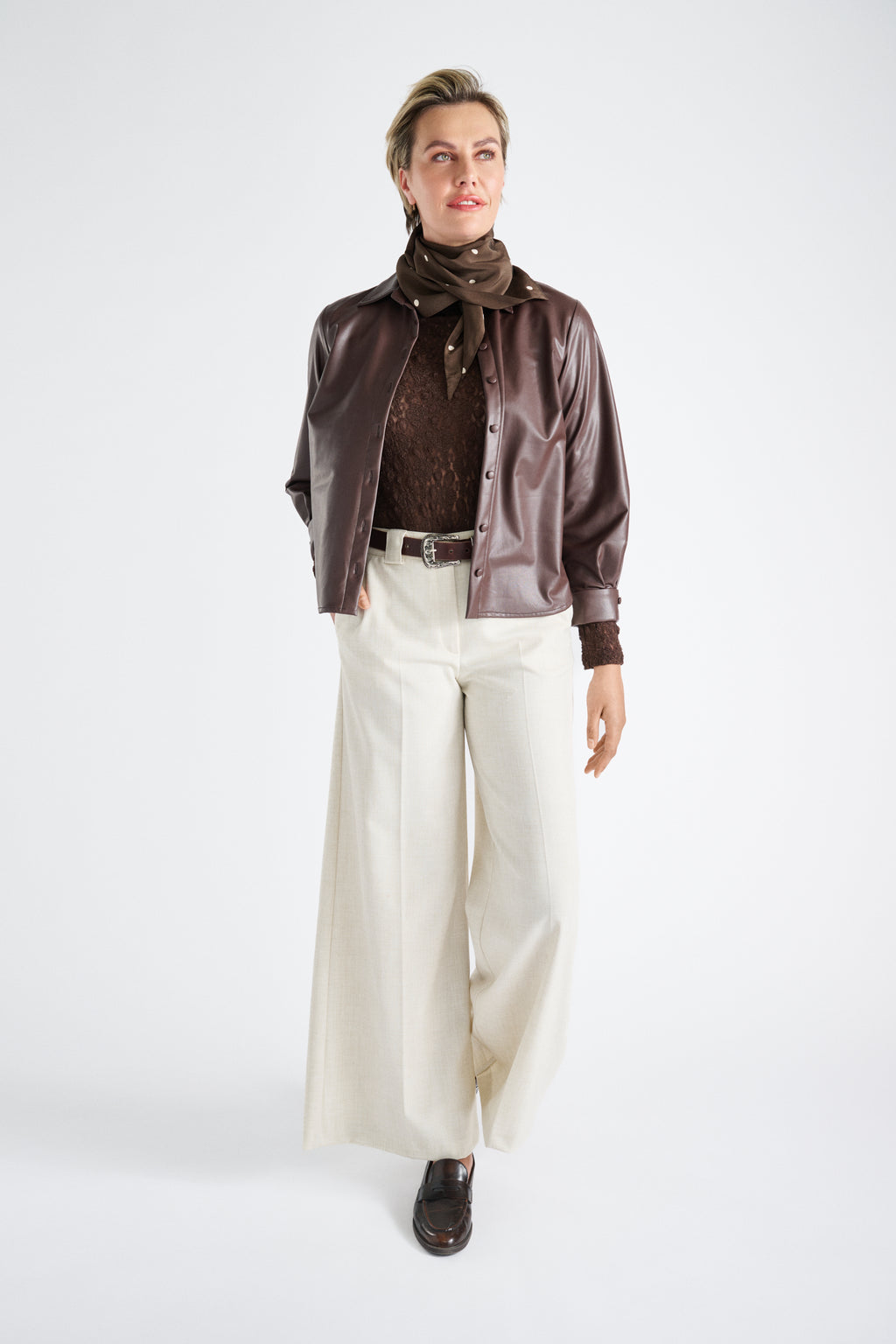 Triangular dotted fluid scarf