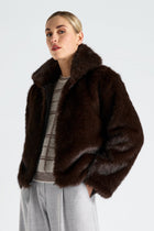 Short and wide long-haired fake fur jacket