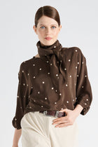 Triangular dotted fluid scarf