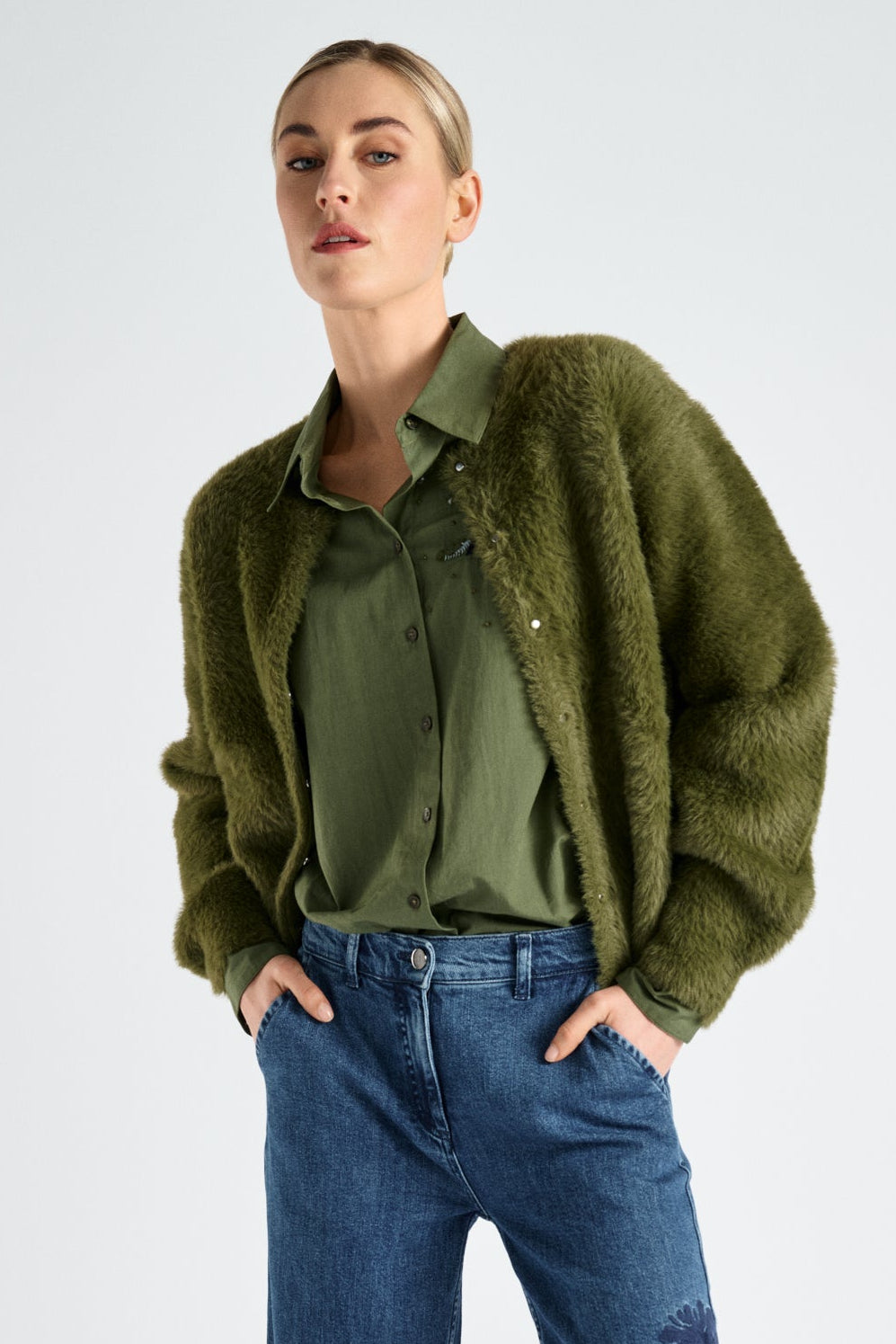 Collarless kaki fleece cardigan-jacket with snaps