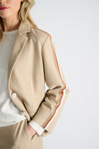 Blazer camel à rayures originales sur les épaules