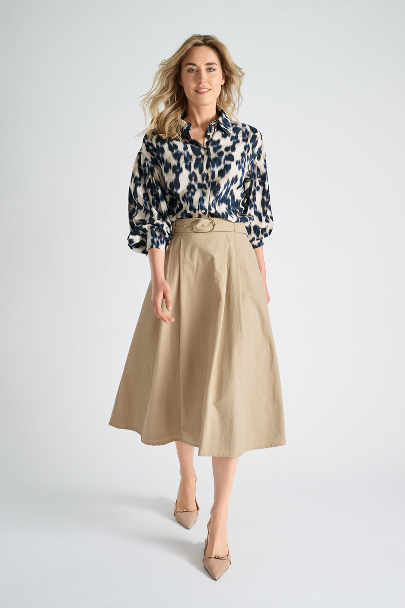 Bloes met blauw en beige dierenprint