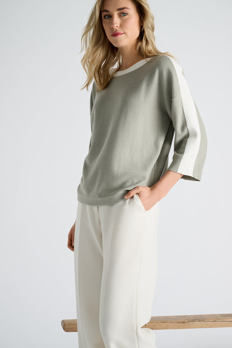 Pull col bateau couleur olive avec bordures écrues