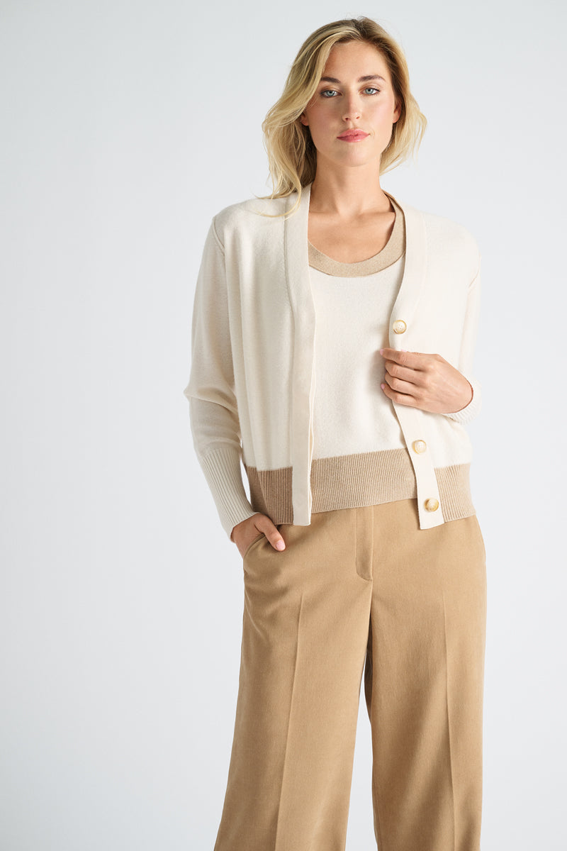Ecru cardigan met camel boord