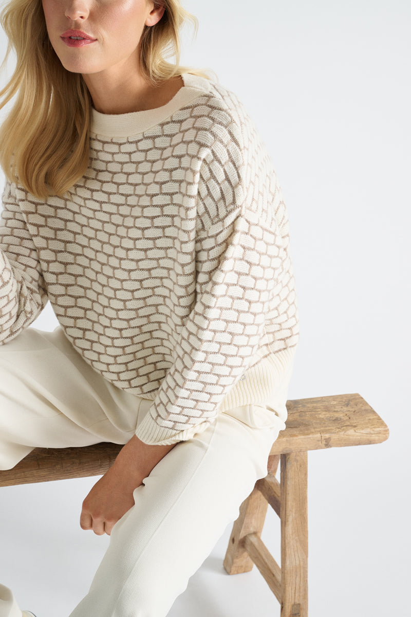 Ecru pull met beige structuurprint