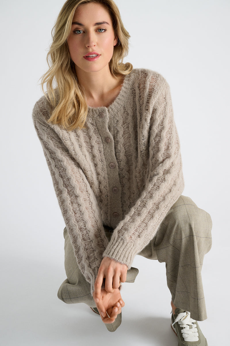 Taupe cardigan met ronde hals en knoopsluiting