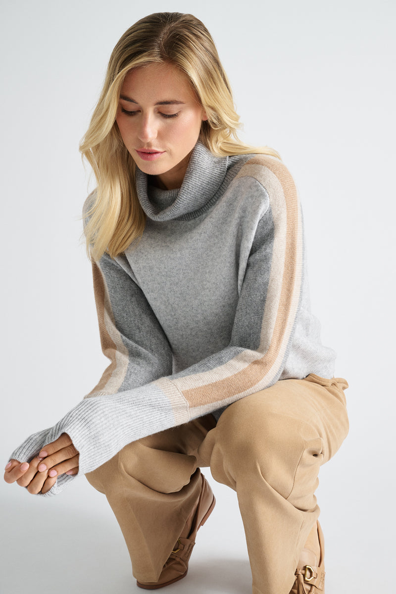 Grey pull with roll neck