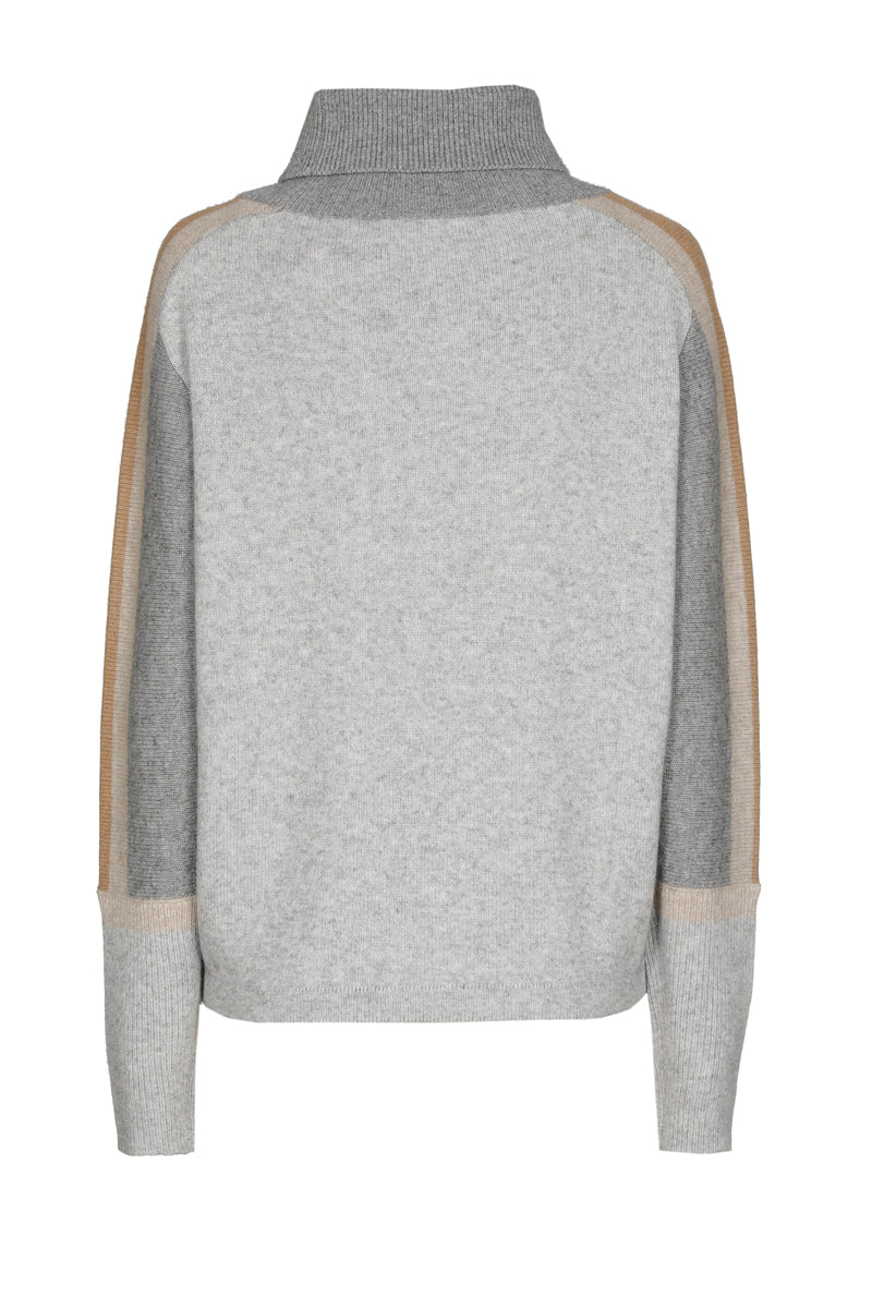 Grey pull with roll neck