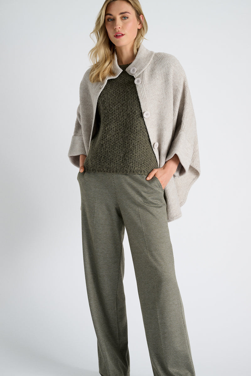 Khaki sweater with round neck and short sleeves