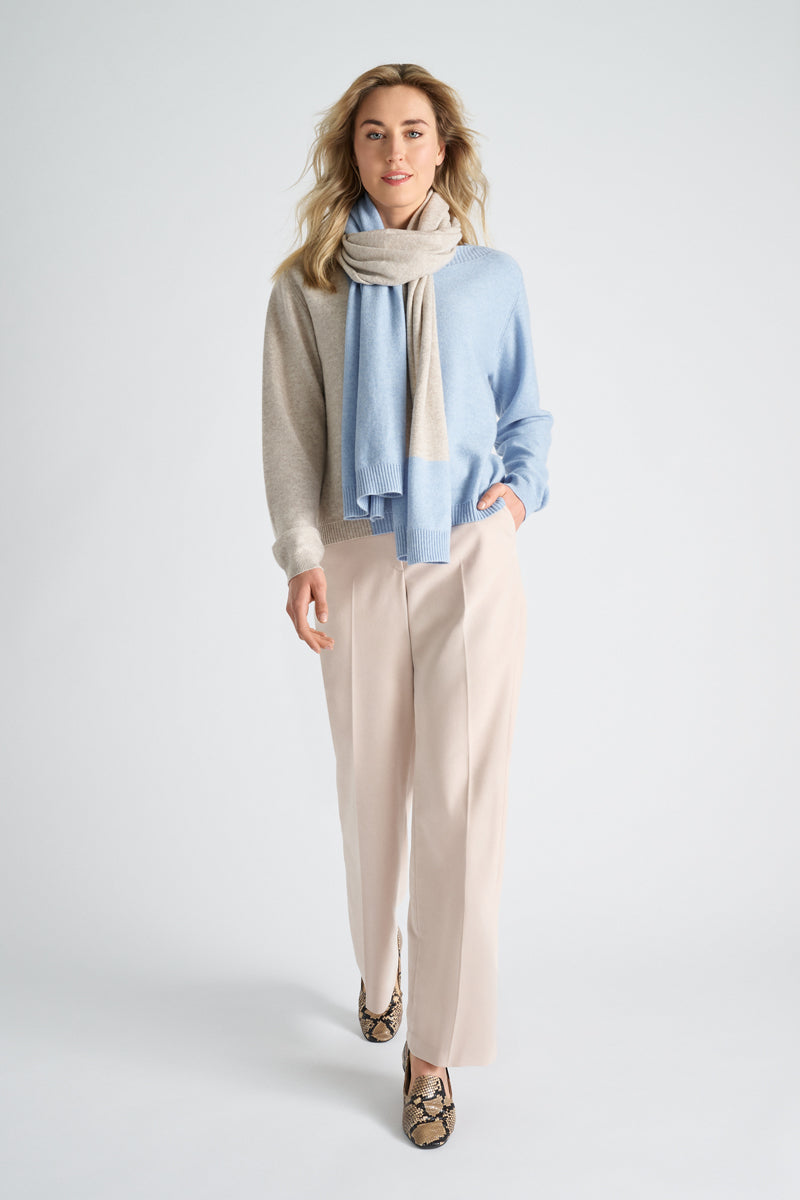 Pull bicolor met verticale streep in lichtblauw en beige