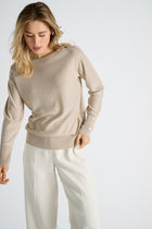 Goudkleurige trui met een vleugje lurex en lange mouwen