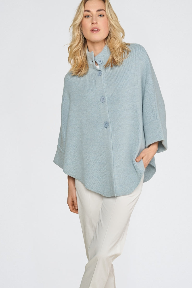 EXCLUSIVE IN OUR CONCEPT STORES: Cape with buttons