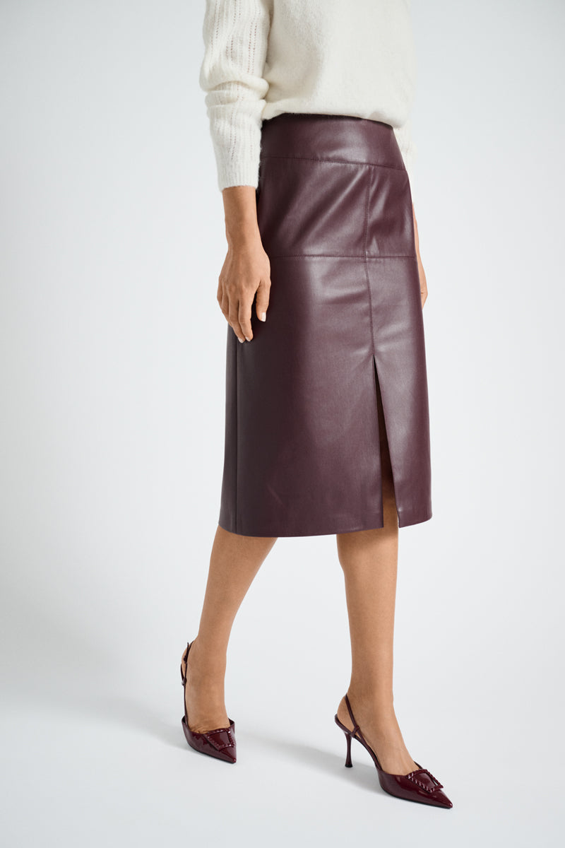 Bordeaux rok in zachte lederlook stof