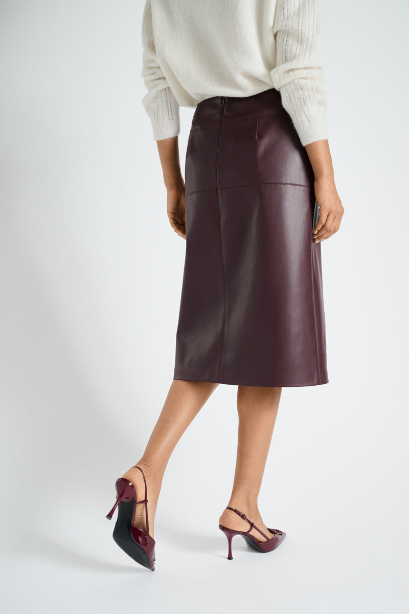 Bordeaux rok in zachte lederlook stof