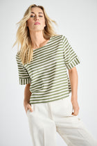 T-shirt rayé vert et blanc