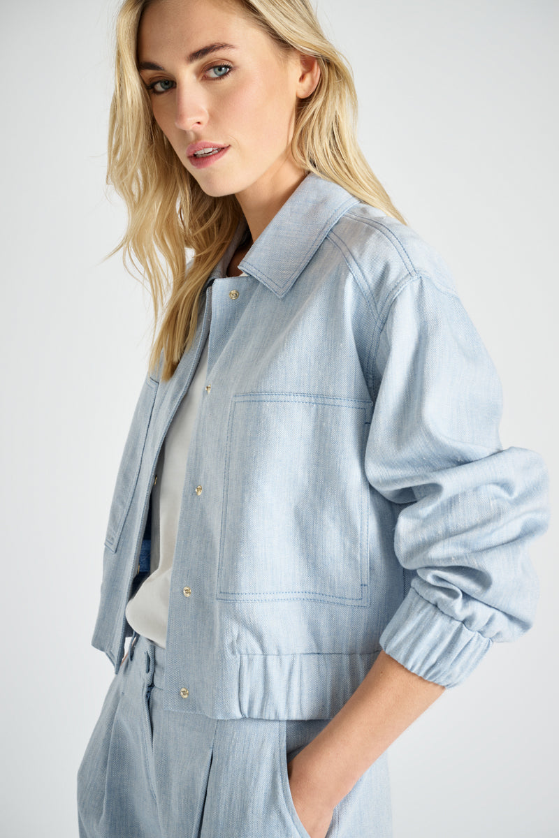 Short jacket in bleach denim