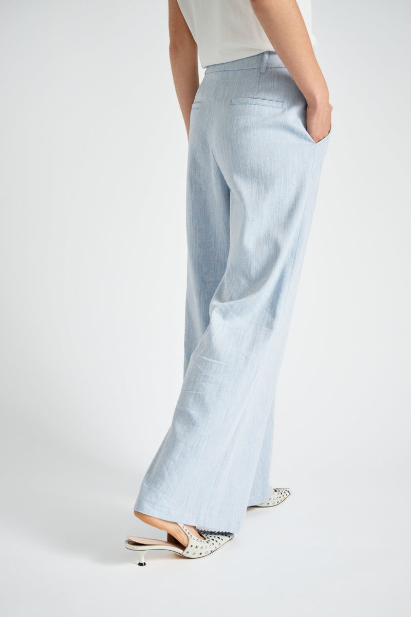Wijde broek in lichtblauwe denim