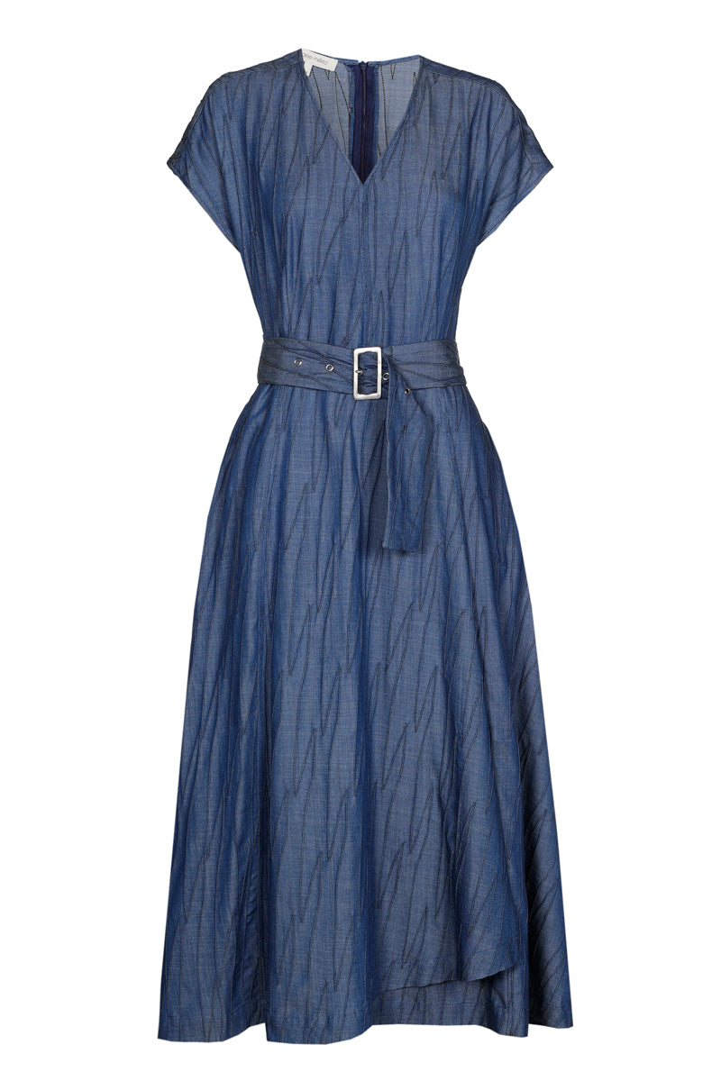 Robe brodée en denim ceinturée 