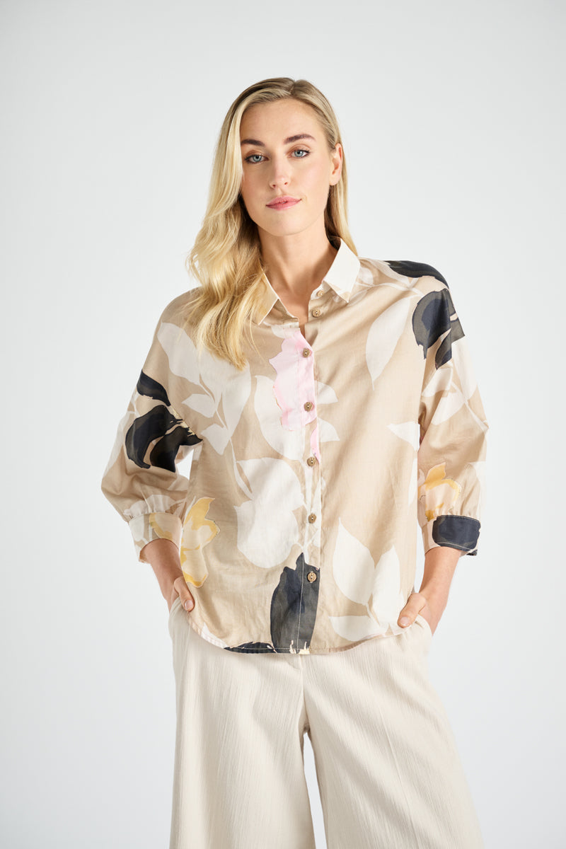 Chemise beige avec imprimé fleuri