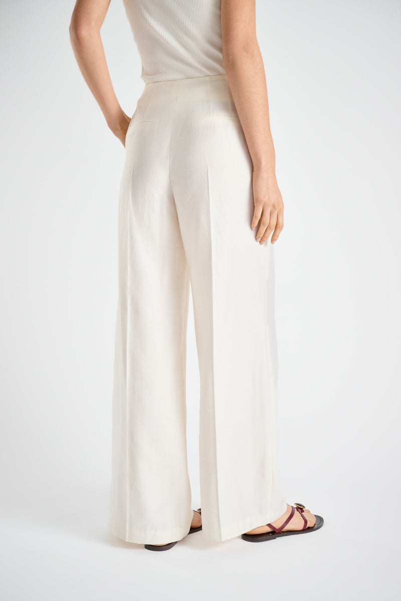 Straight pants cream with pleat