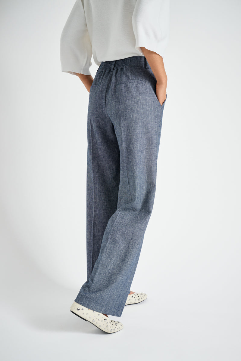 Wide navy pants with structured quality