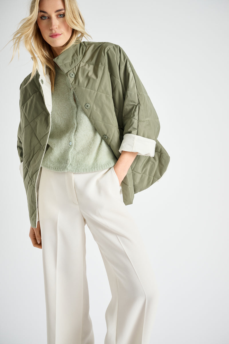 Veste réversible avec étouffement comme détail kaki et blanc