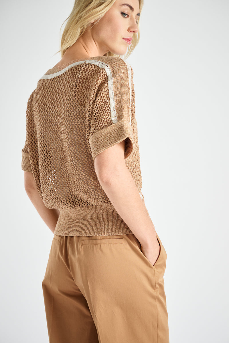 Pull en crochet camel avec ligne écru