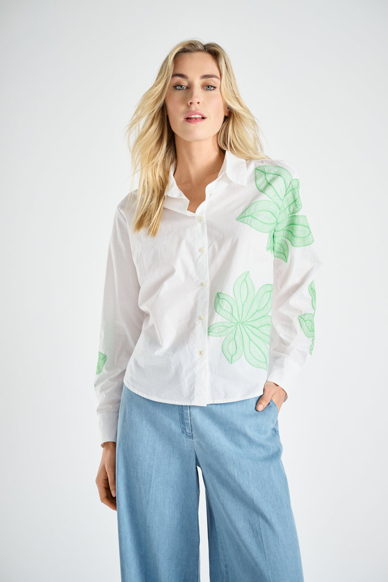 Chemisier blanc avec fleur verte