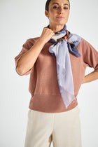 Echarpe en soie bleue-cognac-blanche