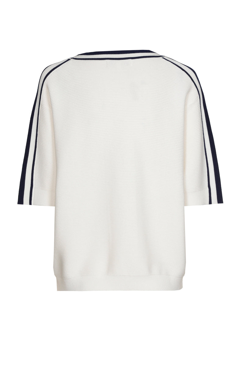 Pull écru à bords bleu marine