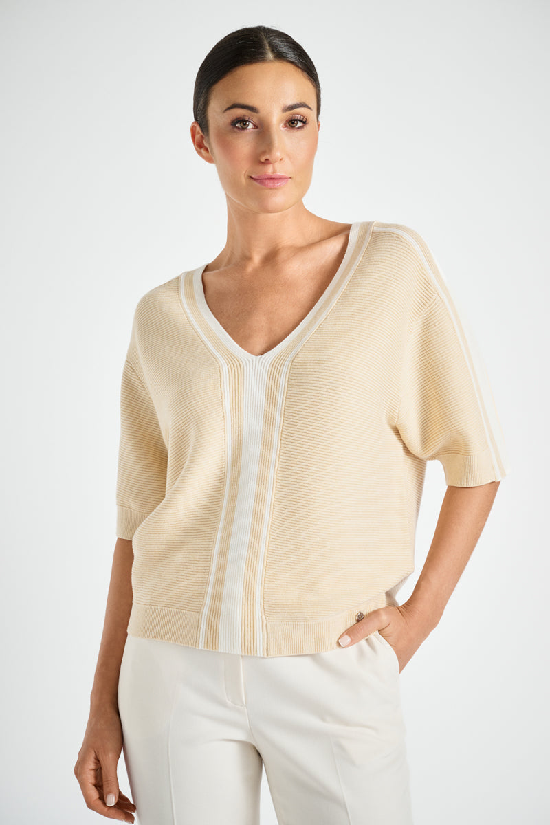 Crèmekleurige pull met ecru strepenpatroon