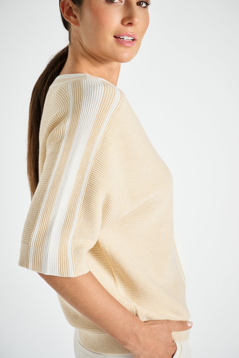 Pull crème à bords lignés écrus