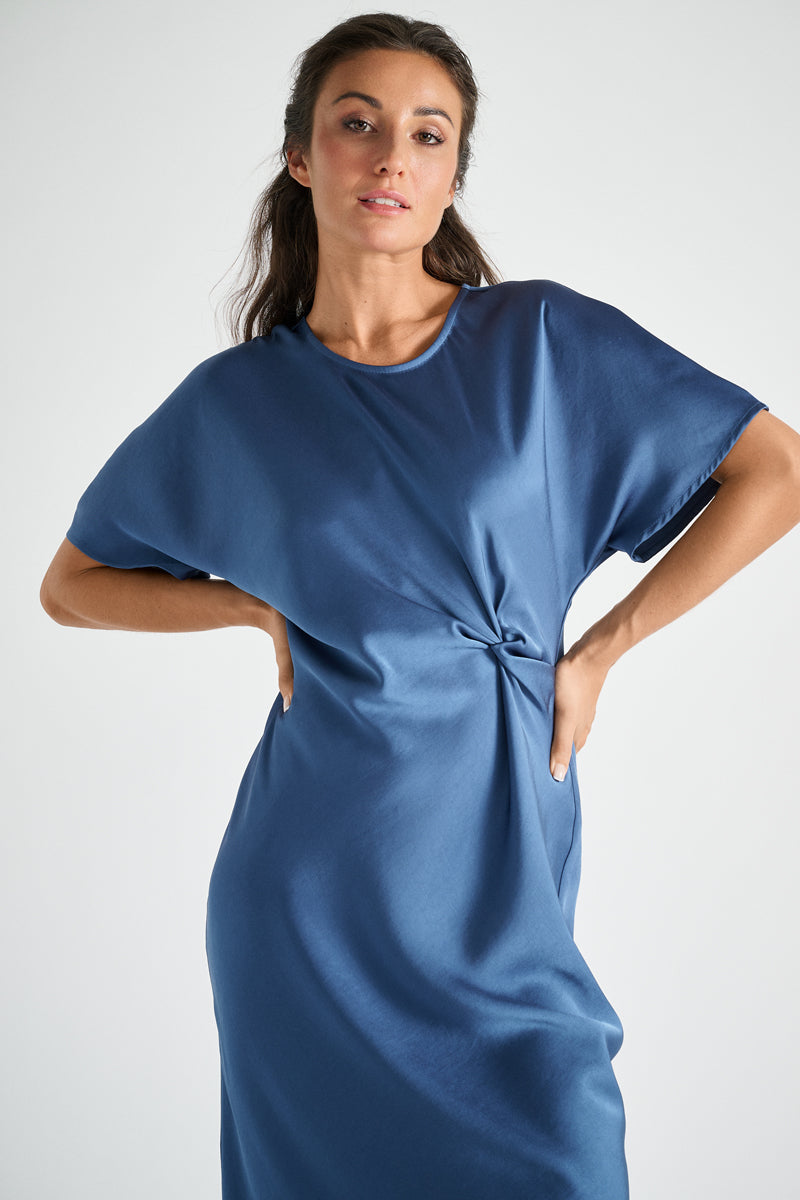 Robe fluide bleue manche courte