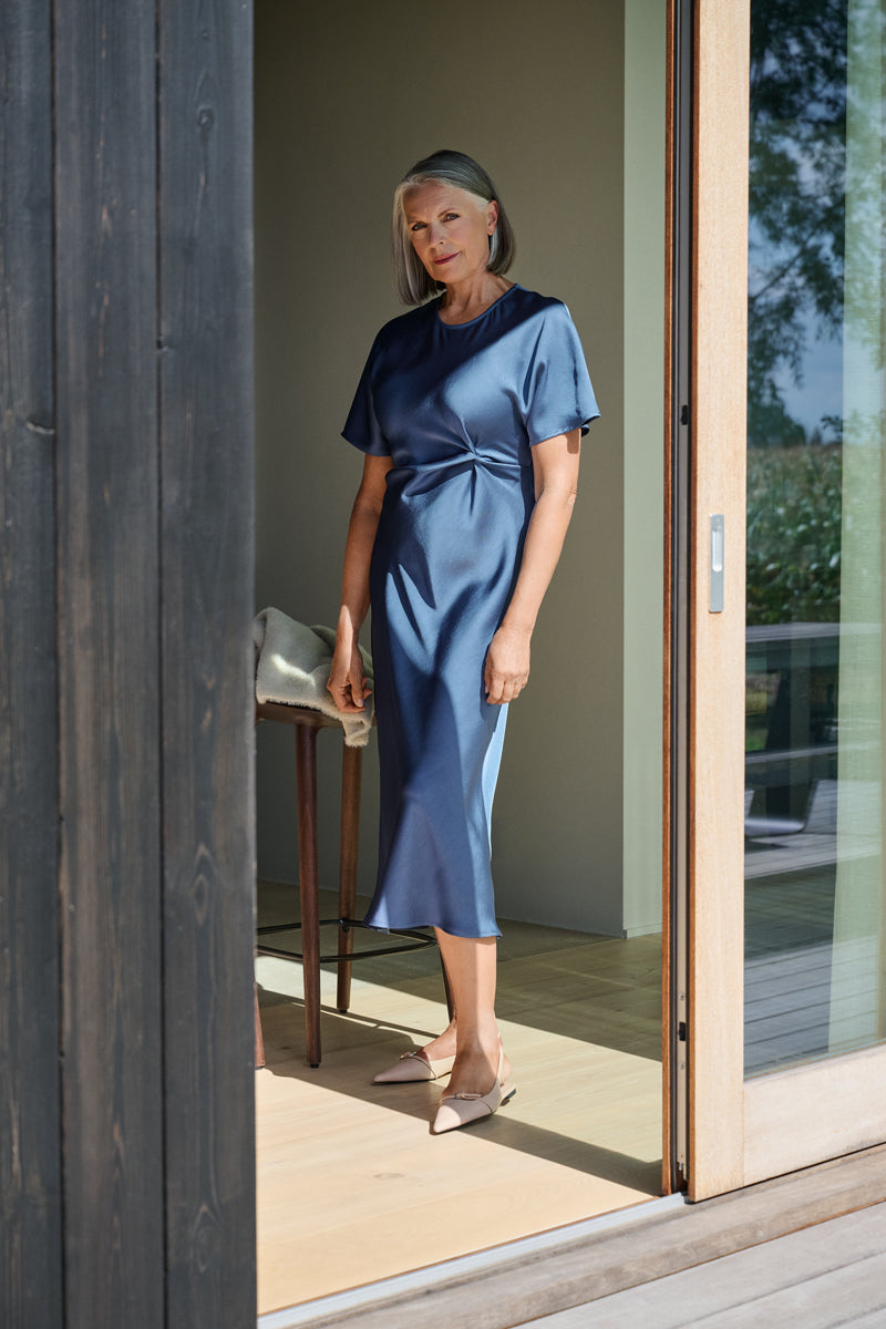 Robe fluide bleue manche courte