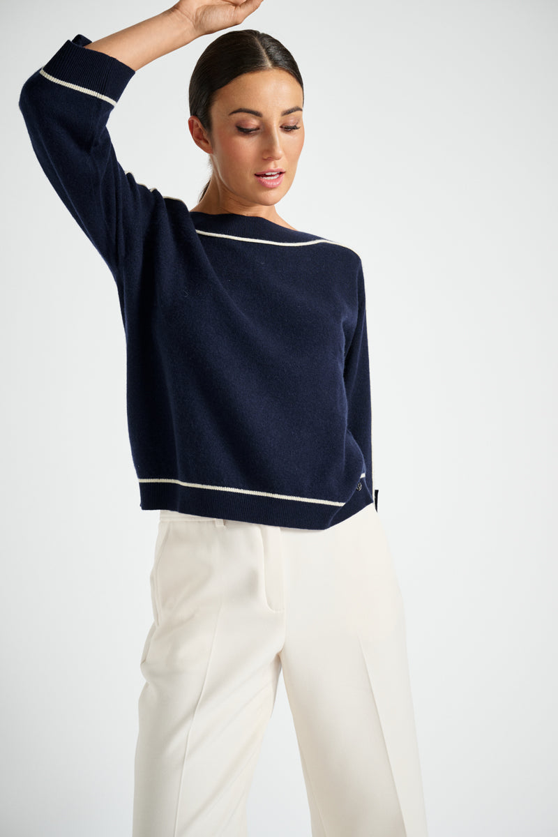 Navy sweater with écru piping