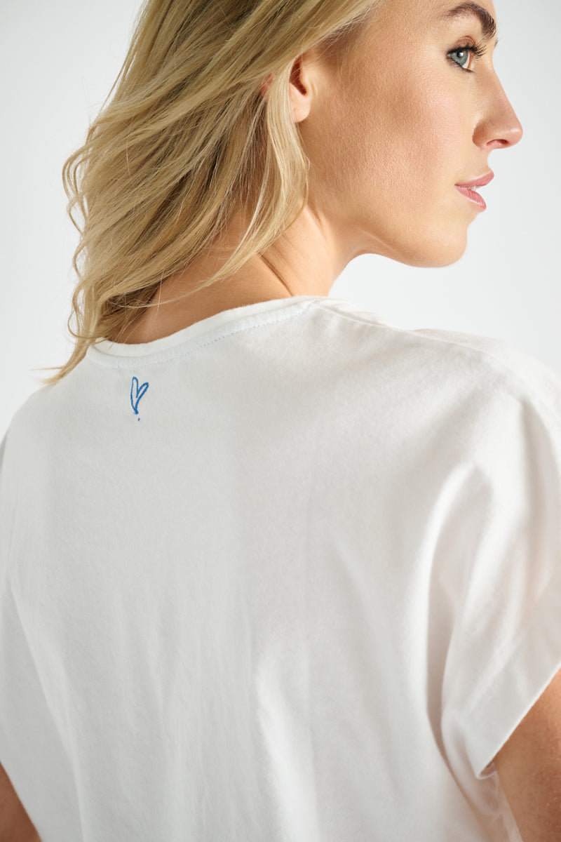 Wit t-shirt met blauwe bloem