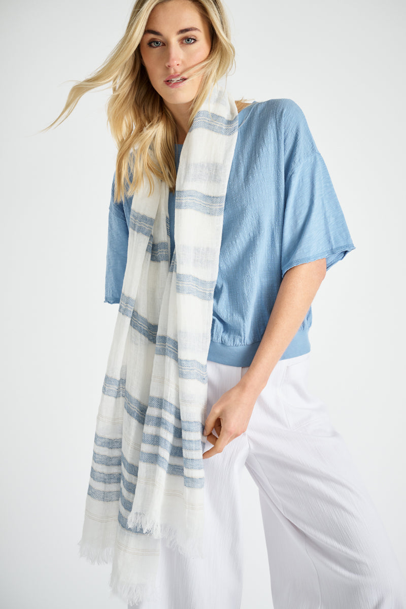T-shirt bleu en coton froissé