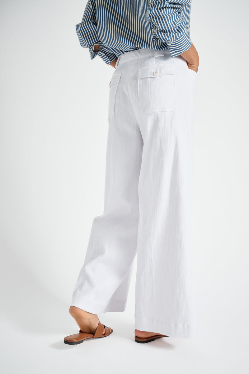 Wide white pants with pockets