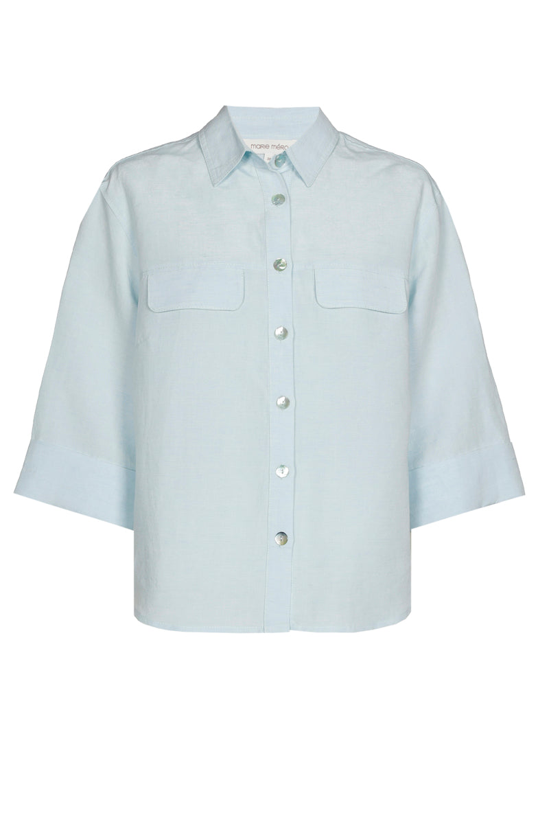 Straight and short turquoise shirt with breast pockets