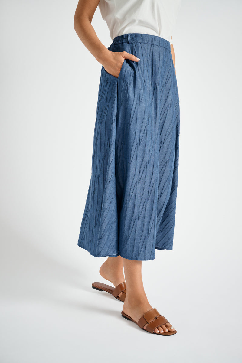 Jupe midi évasée en denim brodé