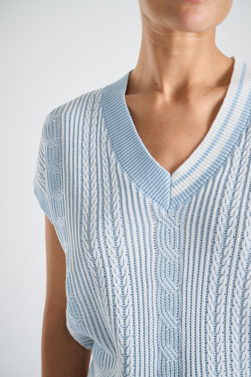 Pull bicolore avec maille spéciale en bleu clair et crème