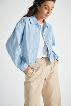 Veste courte bleu jean à coupe décontractée
