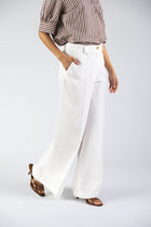 Wijde witte broek met bandplooi
