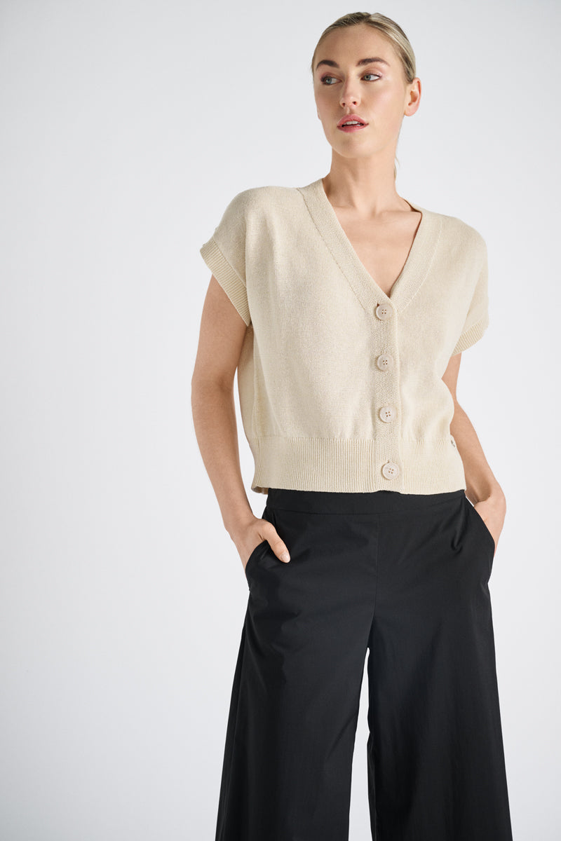 Cardigan short sleeve V-neck beehive