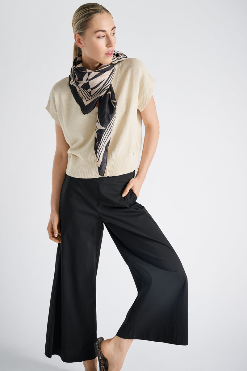 Cardigan short sleeve V-neck beehive