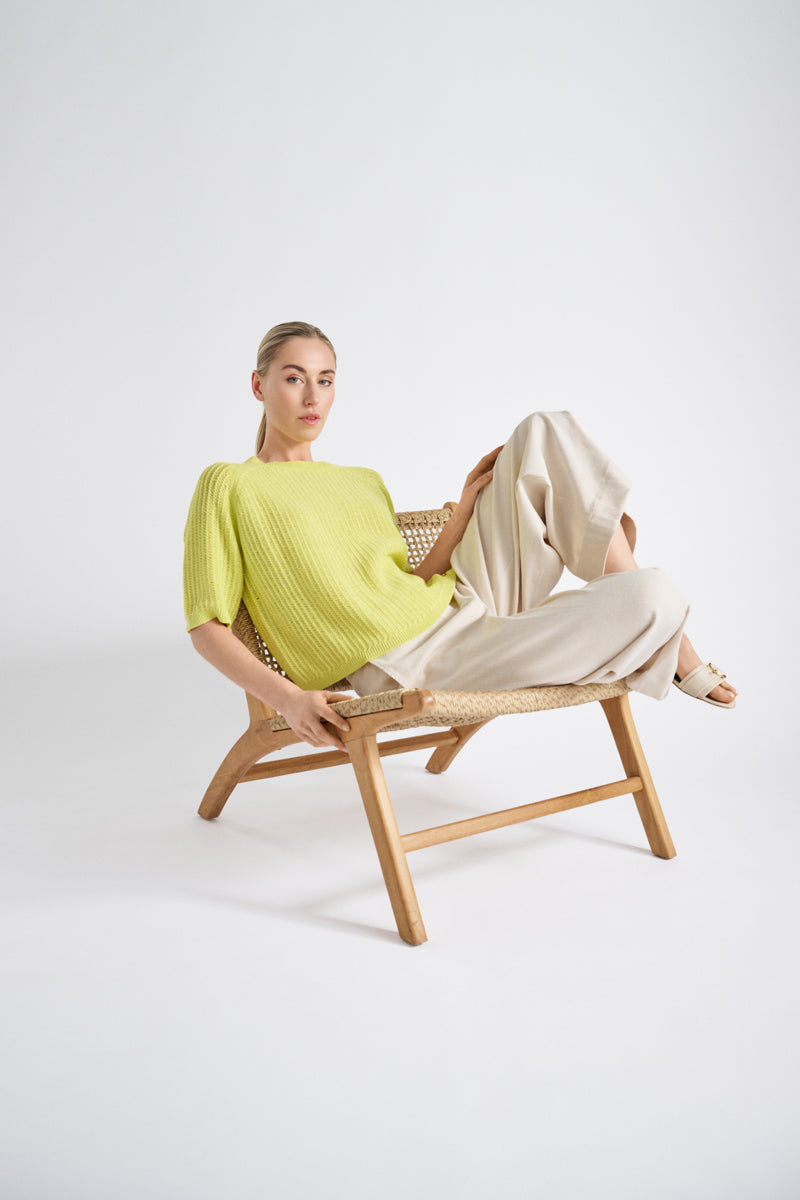 Crocheted jumper with a round neck and short sleeves