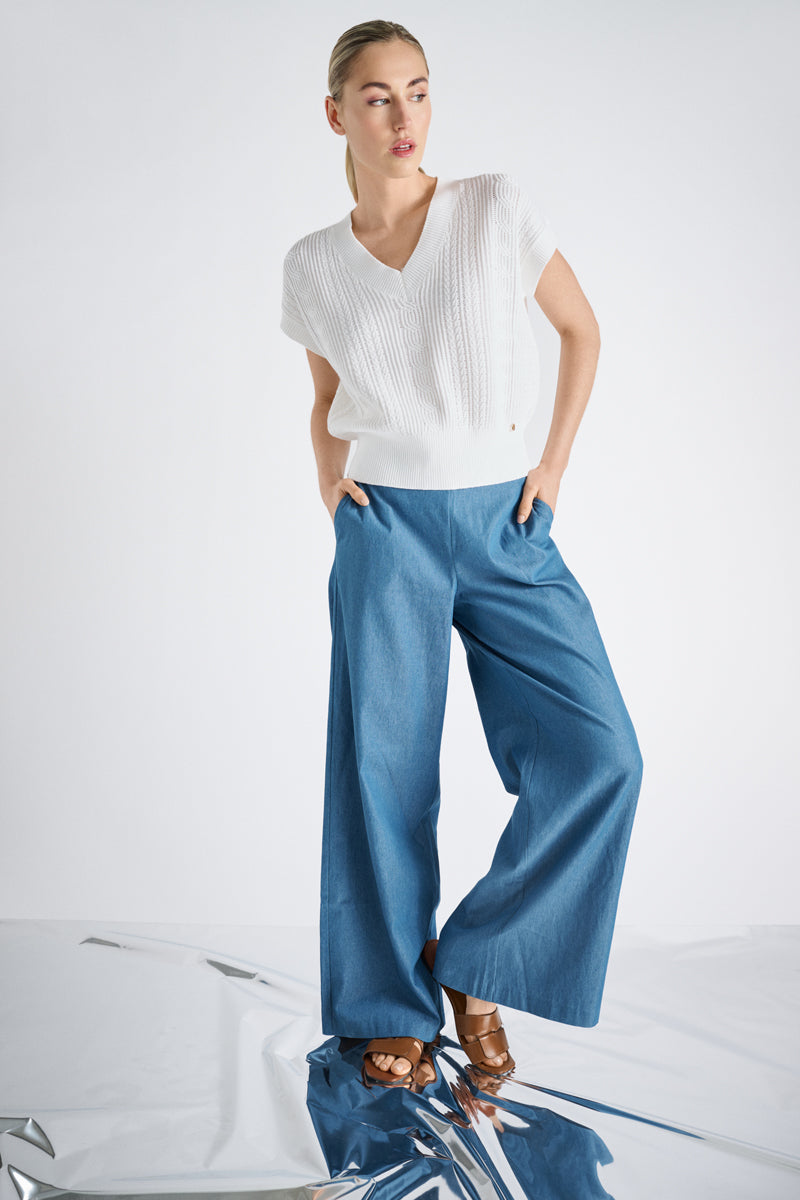 White V-neck sweater short sleeve