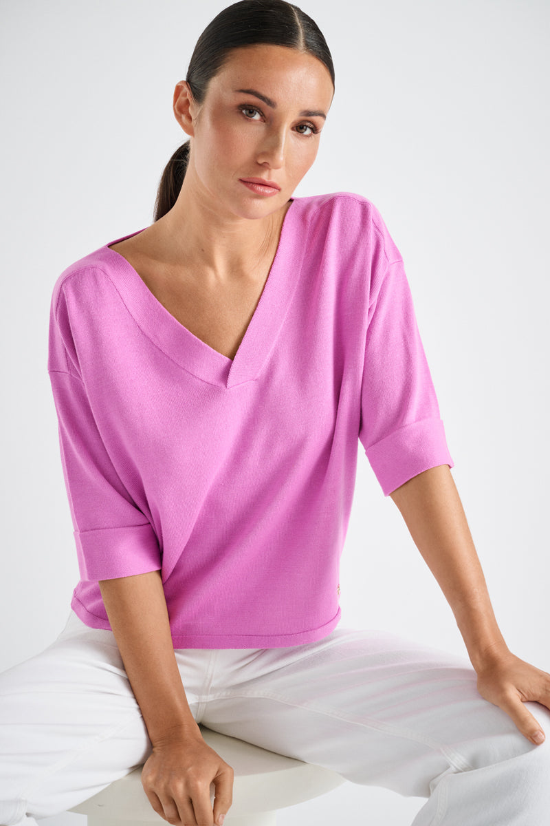 V-neck sweater with three quarter sleeves