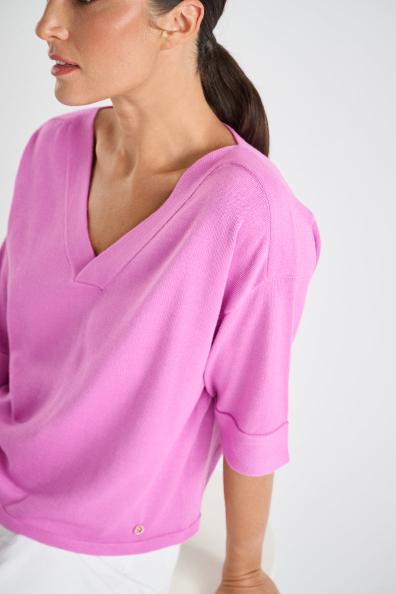 V-neck sweater with three quarter sleeves